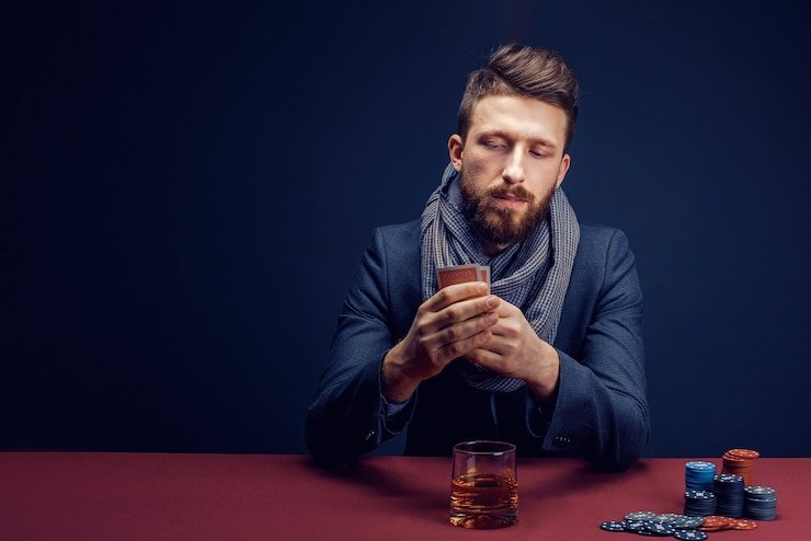 codete Dealers en vivo que reparten en español cada noche
